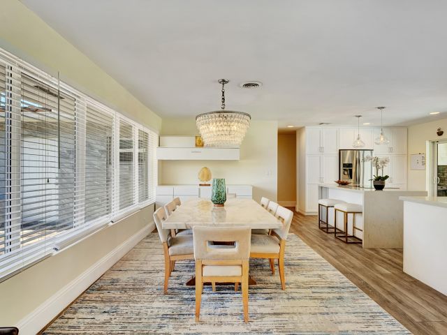 Дом в аренду по адресу 701 W Royal Palm Road - фото 5821338