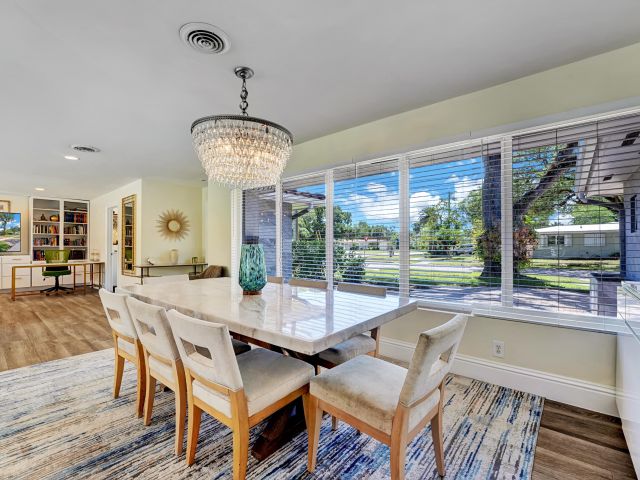 Дом в аренду по адресу 701 W Royal Palm Road - фото 5821340