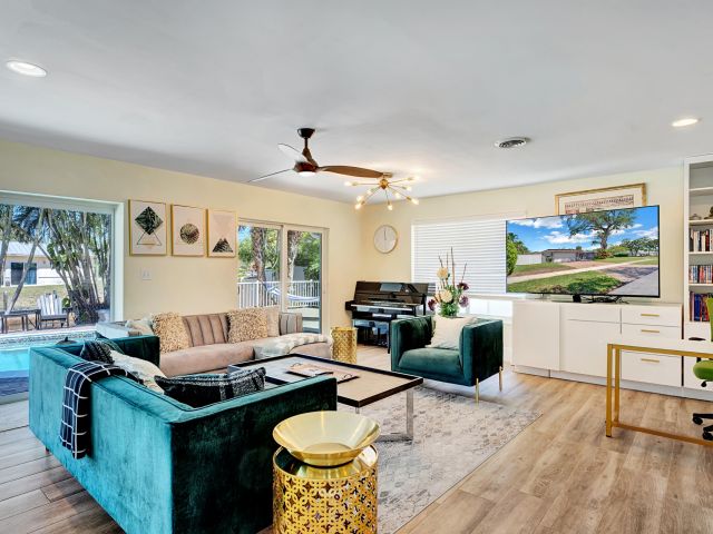 Дом в аренду по адресу 701 W Royal Palm Road - фото 5821342