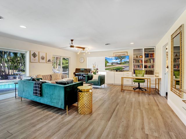 Дом в аренду по адресу 701 W Royal Palm Road - фото 5821343