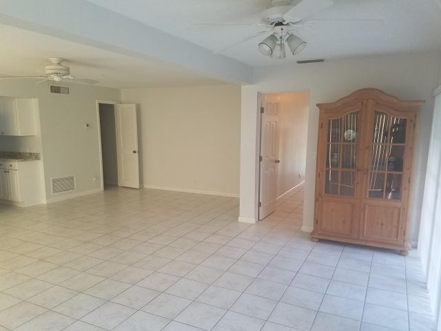 Дом в аренду по адресу 181 NE Wavecrest Way NE - фото 5821329