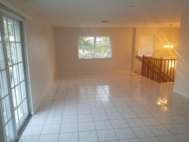 Дом в аренду по адресу 181 NE Wavecrest Way NE - фото 5821330