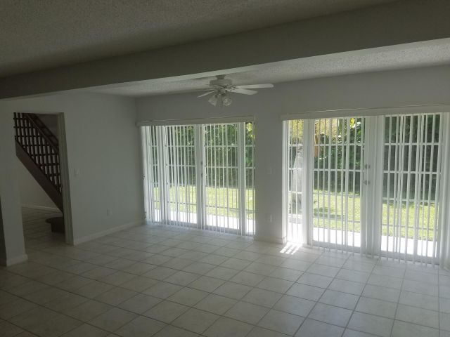 Дом в аренду по адресу 181 NE Wavecrest Way NE - фото 5821334