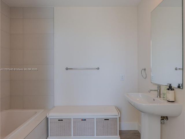 Продажа квартиры #2407 - фото 5800083