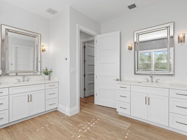 Продажа дома по адресу 1707 SW 6th Avenue - фото 6015202