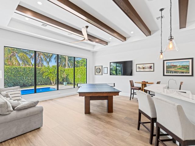 Продажа дома по адресу 1707 SW 6th Avenue - фото 6015210