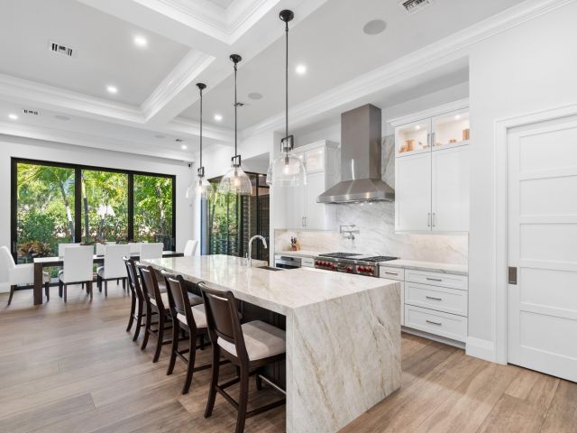 Продажа дома по адресу 1707 SW 6th Avenue - фото 6015212