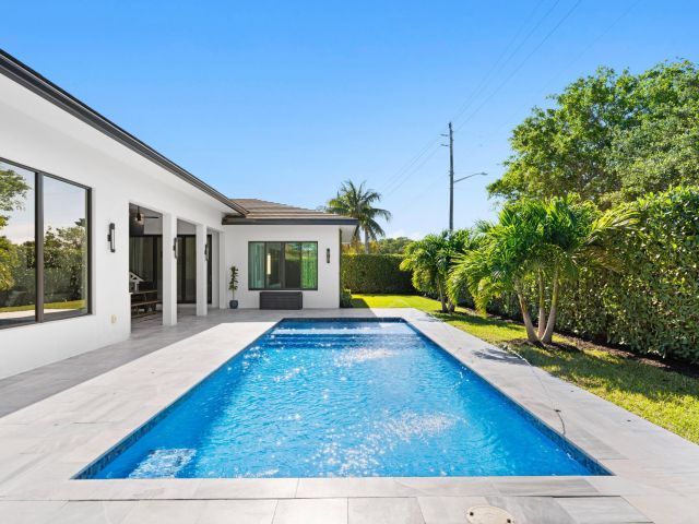 Продажа дома по адресу 1707 SW 6th Avenue - фото 6015219