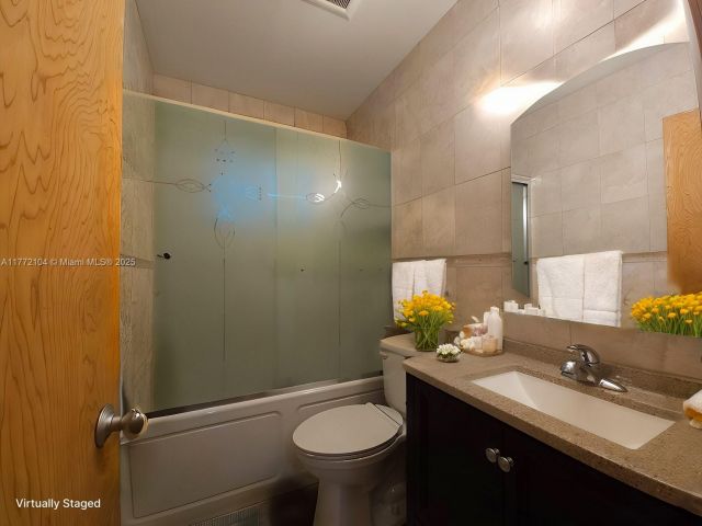 Продажа дома по адресу 4014 Johnson St - фото 5798191