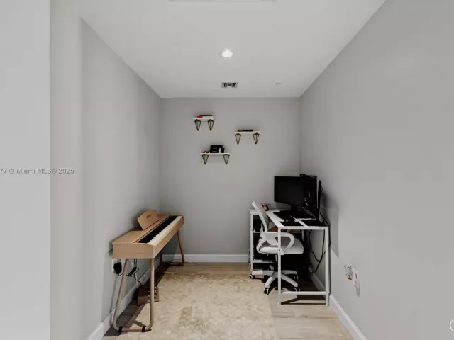 Продажа квартиры #3601 - фото 5811573