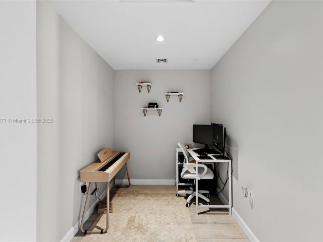 Продажа квартиры #3601 - фото 5811573