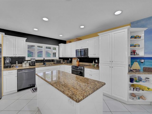 Продажа дома по адресу 3031 NE 25th St - фото 5939834