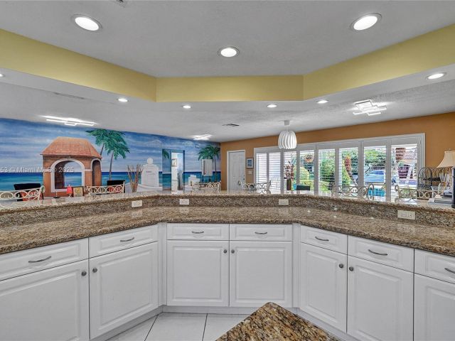 Продажа дома по адресу 3031 NE 25th St - фото 5939836