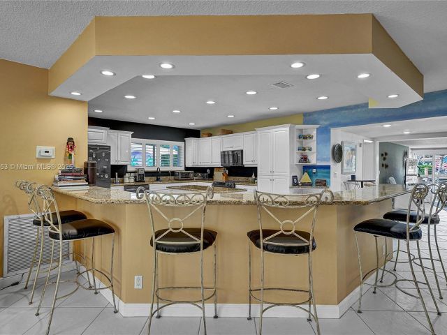 Продажа дома по адресу 3031 NE 25th St - фото 5939838