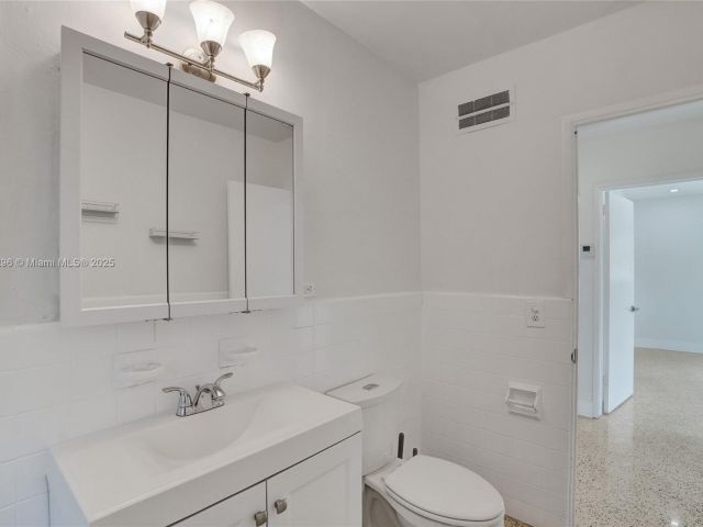 Продажа дома по адресу 2125 Alamanda Dr - фото 5808239