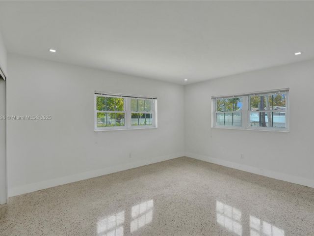 Продажа дома по адресу 2125 Alamanda Dr - фото 5808241