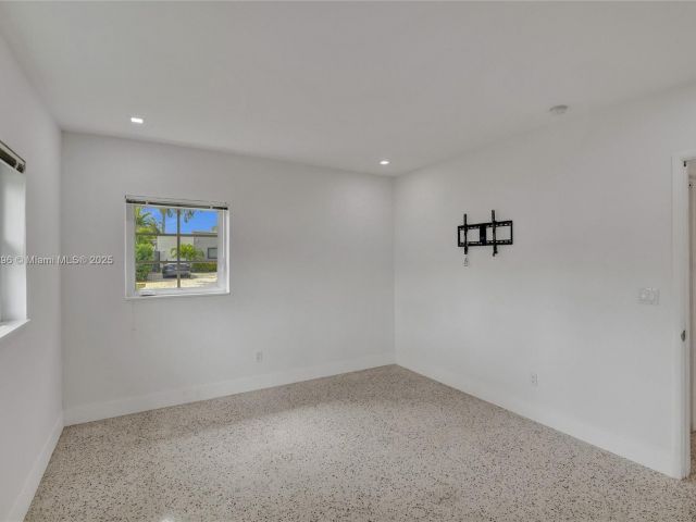 Продажа дома по адресу 2125 Alamanda Dr - фото 5808242