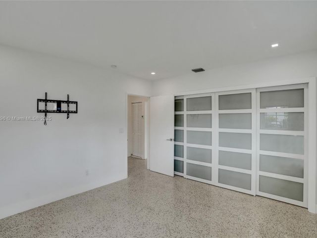 Продажа дома по адресу 2125 Alamanda Dr - фото 5808243