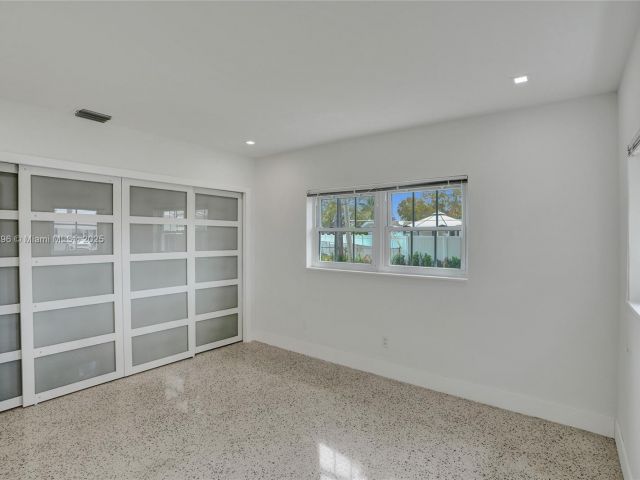 Продажа дома по адресу 2125 Alamanda Dr - фото 5808244