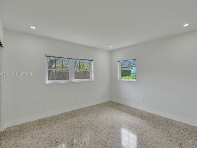 Продажа дома по адресу 2125 Alamanda Dr - фото 5808245