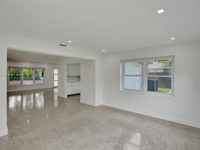 Продажа дома по адресу 2125 Alamanda Dr - фото 5808247