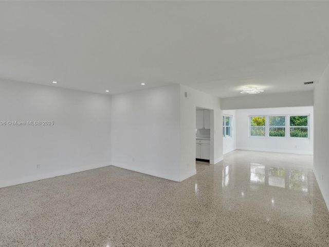 Продажа дома по адресу 2125 Alamanda Dr - фото 5808250