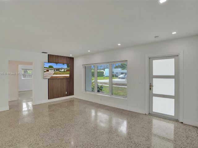 Продажа дома по адресу 2125 Alamanda Dr - фото 5808251