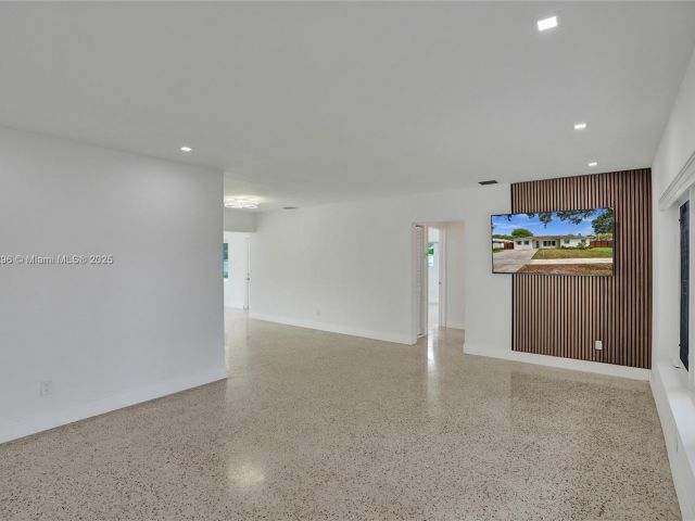 Продажа дома по адресу 2125 Alamanda Dr - фото 5808252