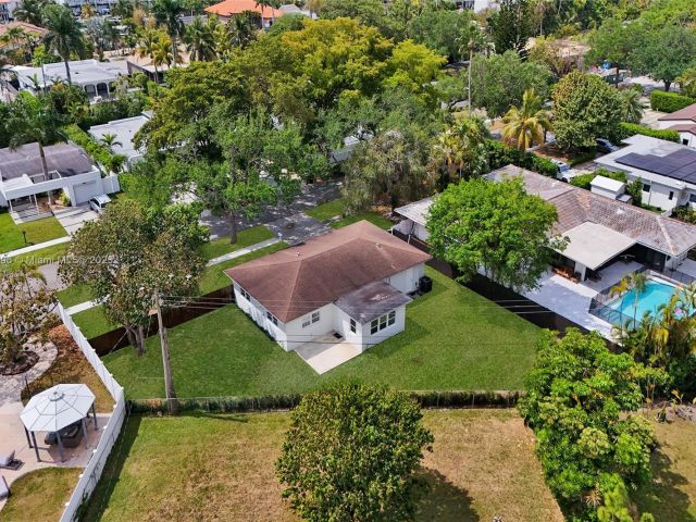 Продажа дома по адресу 2125 Alamanda Dr - фото 5808254