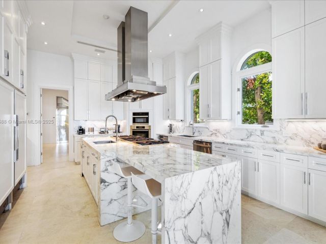 Продажа дома по адресу 4340 N Bay Rd - фото 6230319