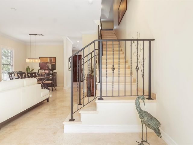 Продажа дома по адресу 1307 SW 23rd Ct - фото 5810145