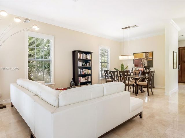 Продажа дома по адресу 1307 SW 23rd Ct - фото 5810147