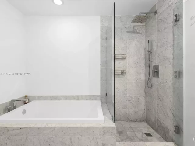 Продажа квартиры #2102 - фото 6756255