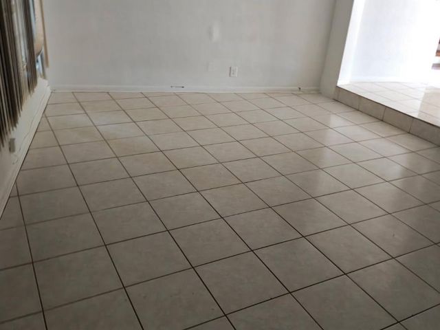 Продажа дома по адресу 75 NE 128th Terrace - фото 5823473