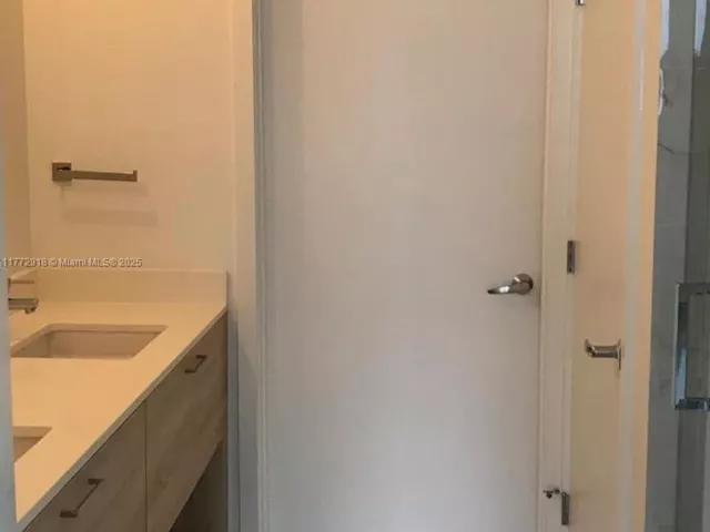 Продажа дома по адресу 16385 Biscayne Blvd Unit 1902 - фото 5841752