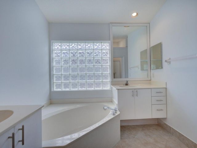 Продажа дома по адресу 6523 Via Trento - фото 5877617