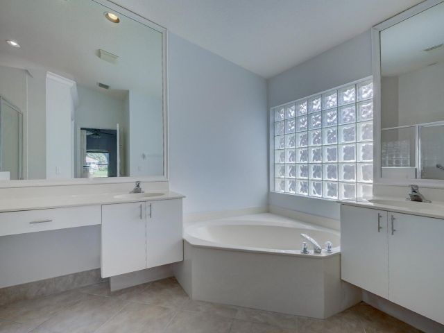 Продажа дома по адресу 6523 Via Trento - фото 5877618