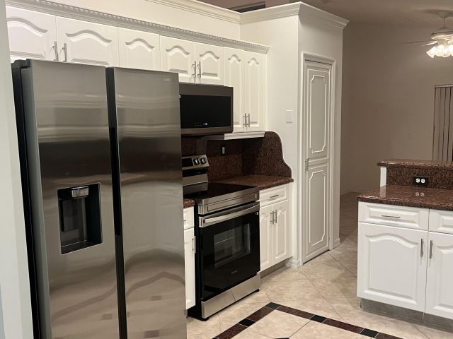 Продажа дома по адресу 6523 Via Trento - фото 5877625