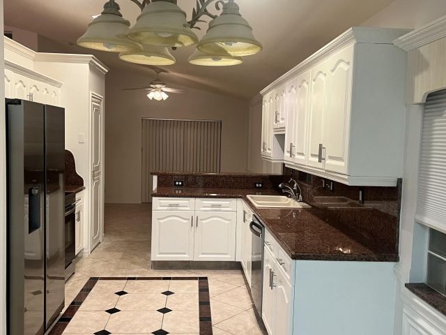 Продажа дома по адресу 6523 Via Trento - фото 5877626