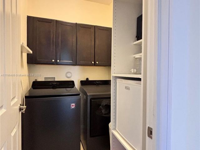 Дом в аренду по адресу 8895 NW 99th ct - фото 5827979