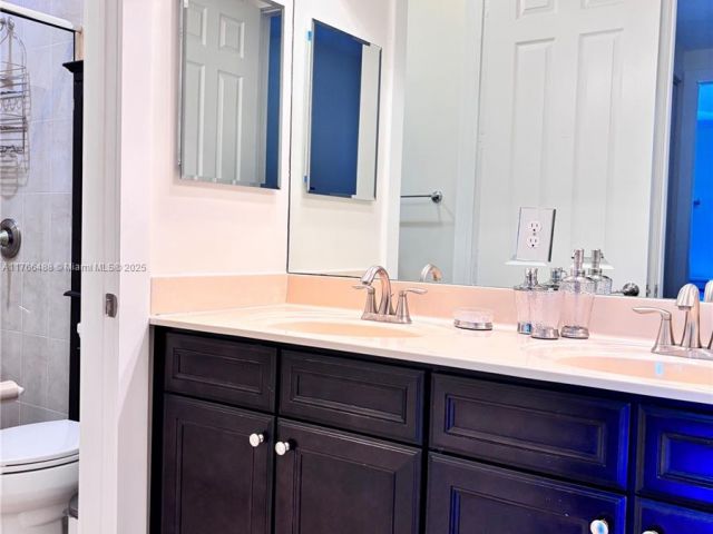 Дом в аренду по адресу 8895 NW 99th ct - фото 5827982