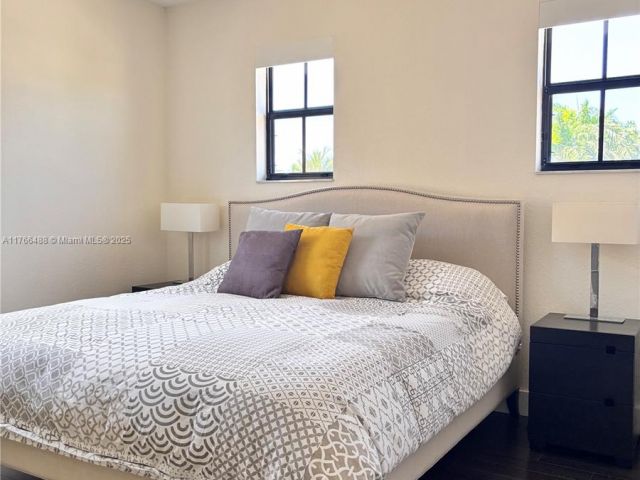 Дом в аренду по адресу 8895 NW 99th ct - фото 5827983