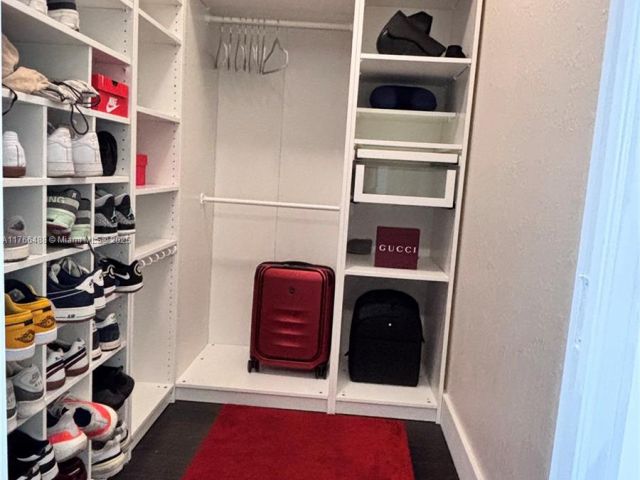 Дом в аренду по адресу 8895 NW 99th ct - фото 5827985