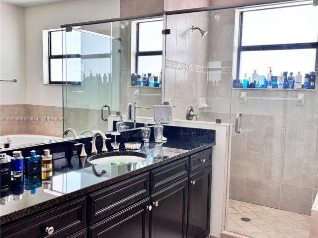 Дом в аренду по адресу 8895 NW 99th ct - фото 5827986