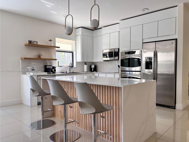 Дом в аренду по адресу 8895 NW 99th ct - фото 5827992