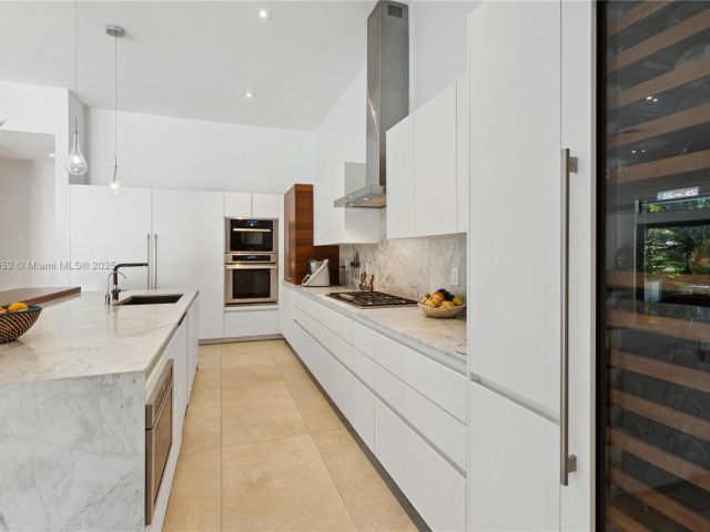 Продажа дома по адресу 1060 Alfonso Ave - фото 5829841