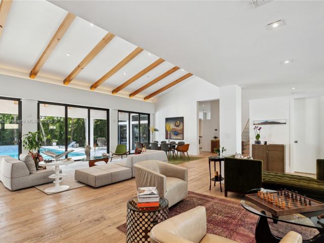 Продажа дома по адресу 1060 Alfonso Ave - фото 5829845