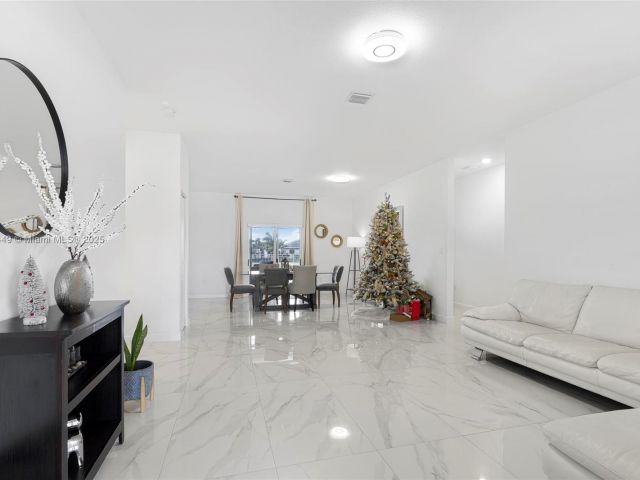 Продажа дома по адресу 19080 SW 133 ct - фото 5836507