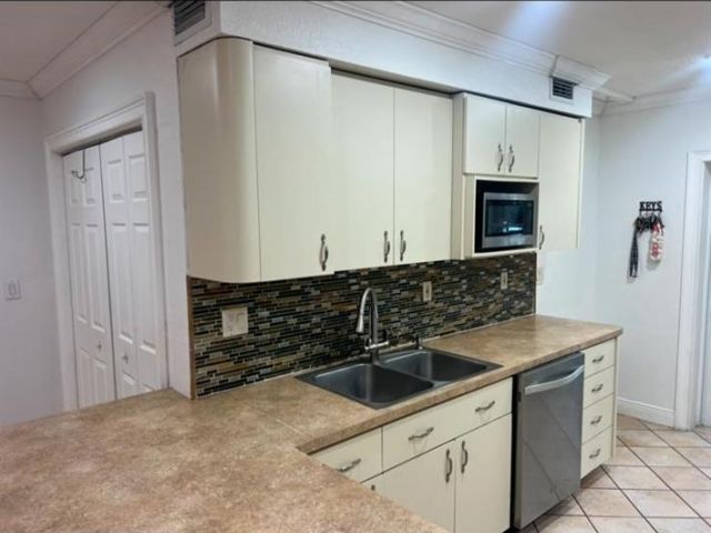 Продажа дома по адресу 14500 NE 2nd Ave - фото 5838500