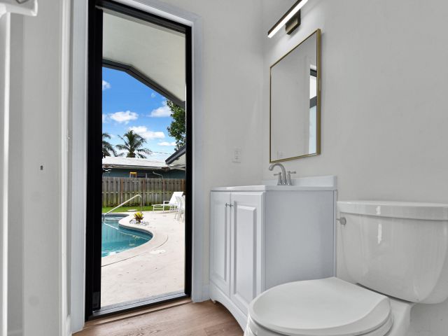 Продажа дома по адресу 6000 NE 18th Terrace - фото 6114945